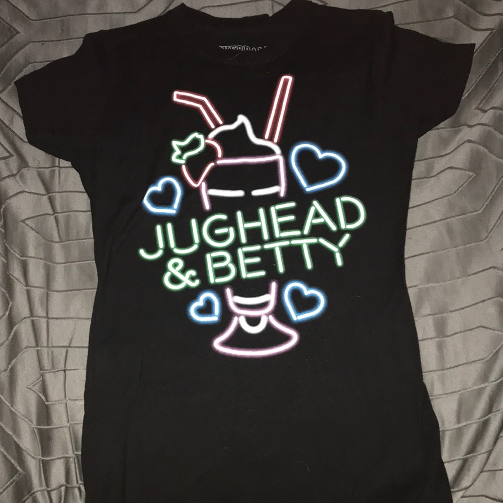 Riverdale tee